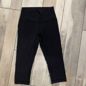 Lululemon Wunder Under Leggings! size 4 length 23!
